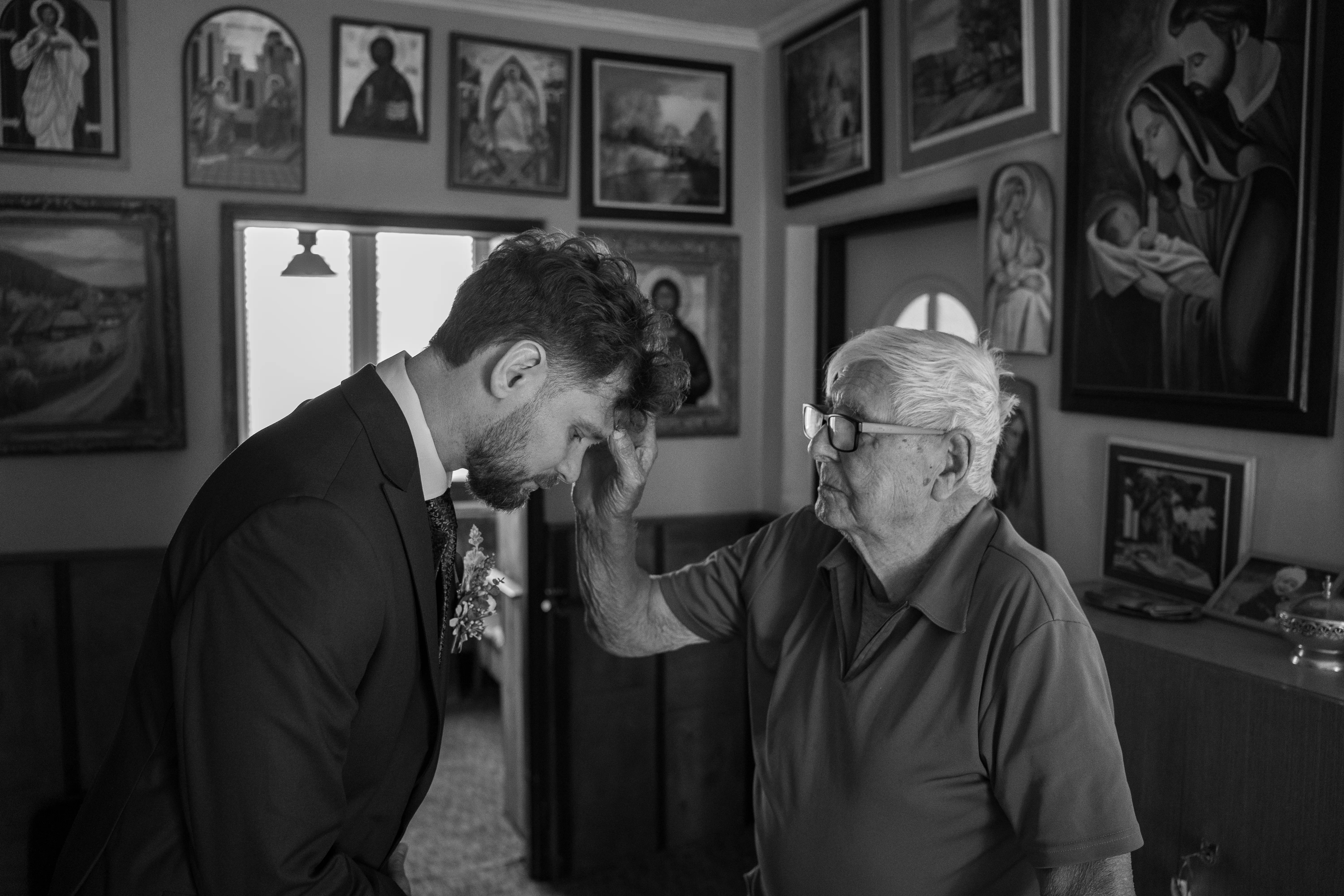 Svieca v kostole počas svadby