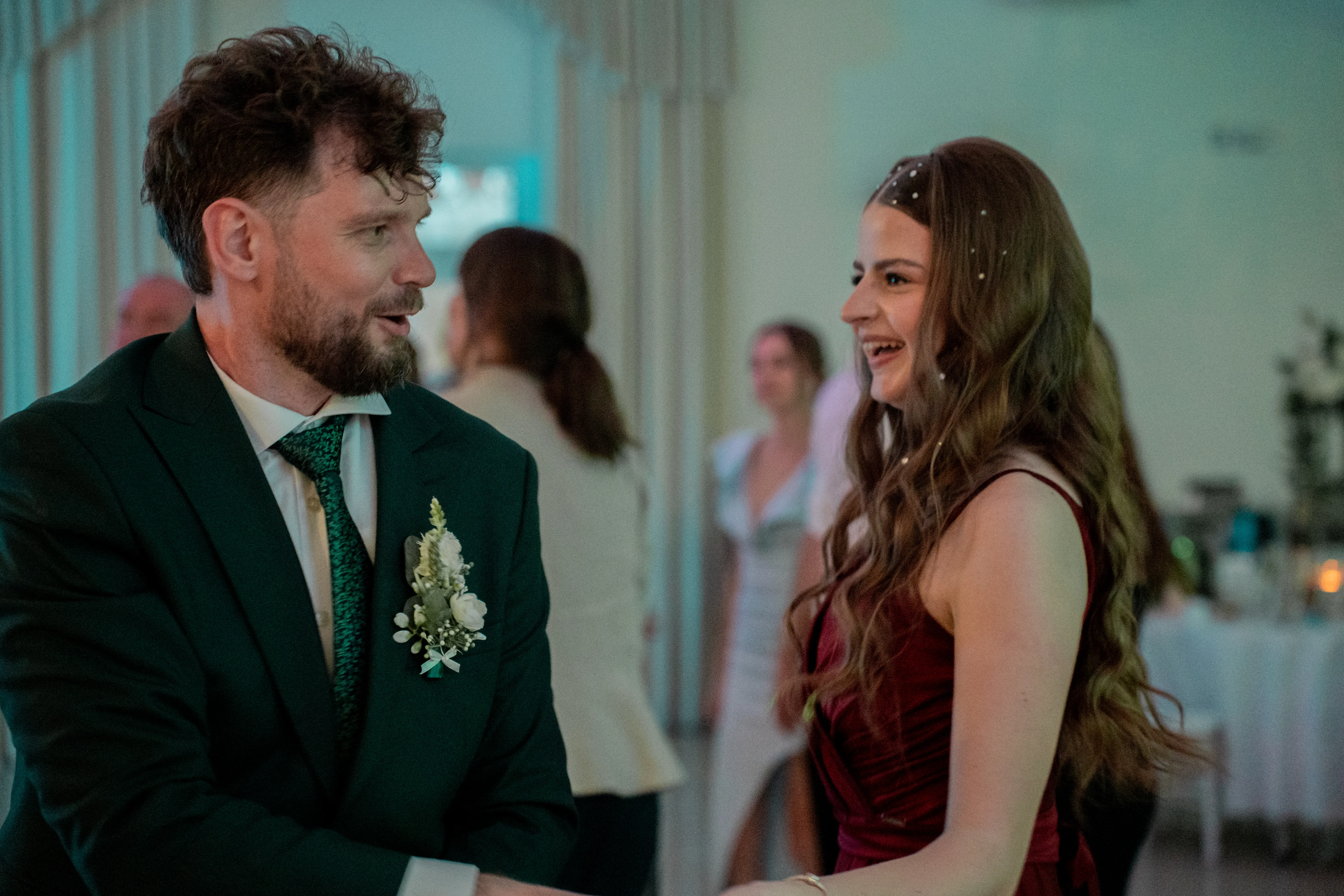 Hostia na svadobnom večierku